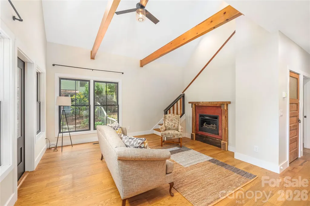 5 Grove Street Weaverville NC 28787