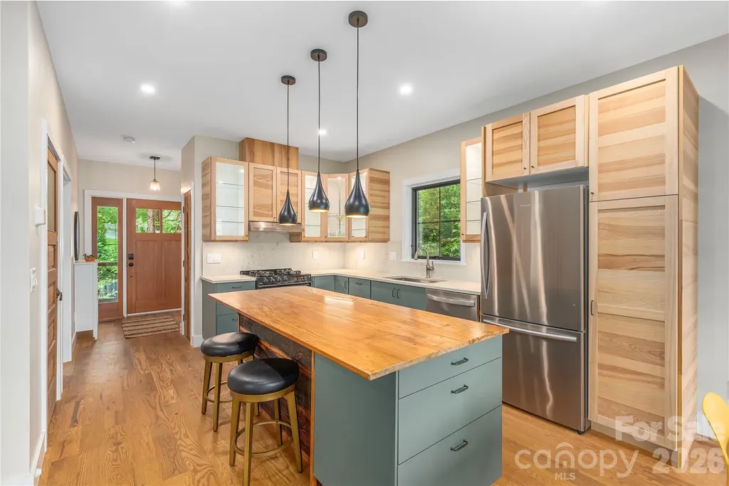 5 Grove Street Weaverville NC 28787