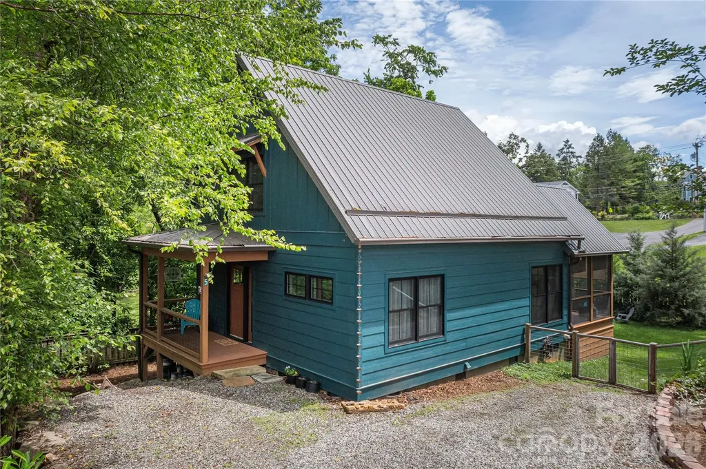 5 Grove Street Weaverville NC 28787