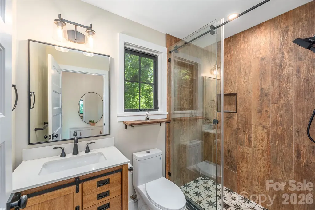 5 Grove Street Weaverville NC 28787