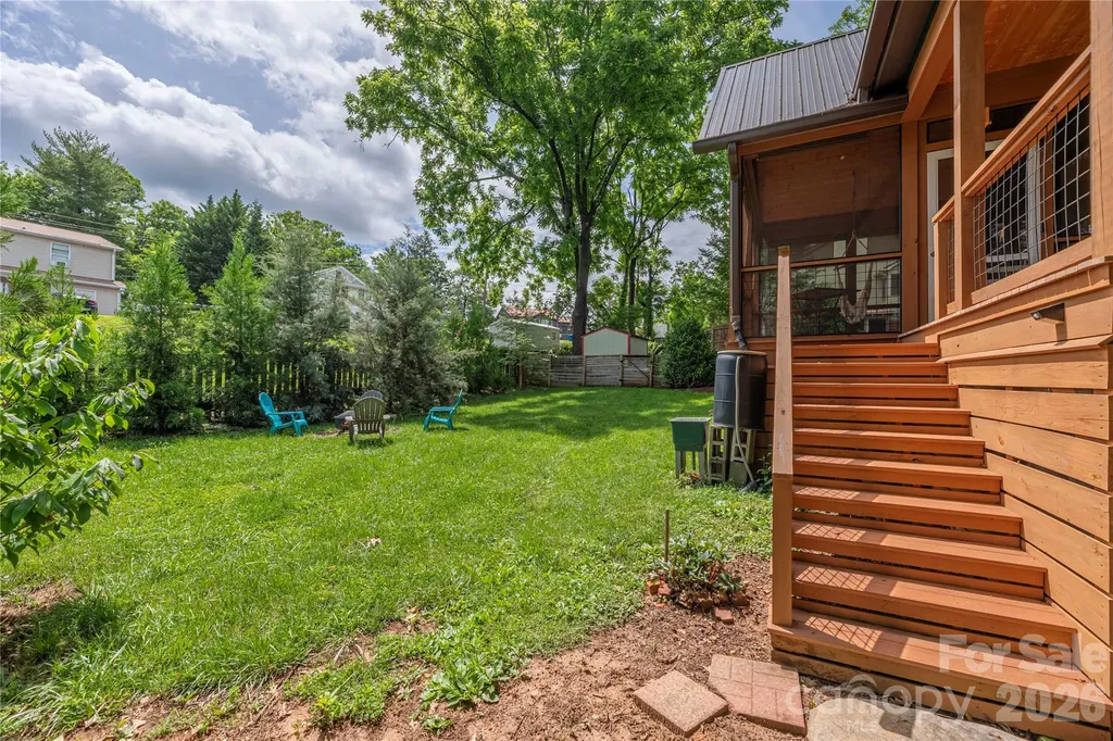 5 Grove Street Weaverville NC 28787