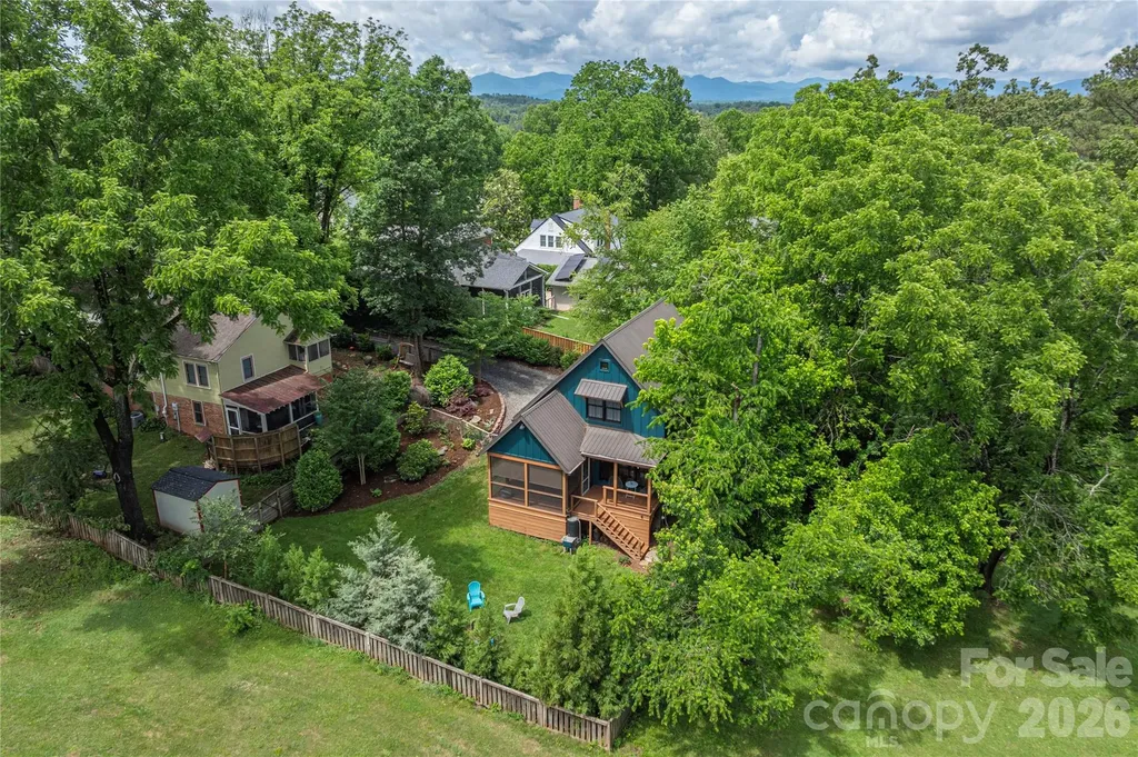 5 Grove Street Weaverville NC 28787