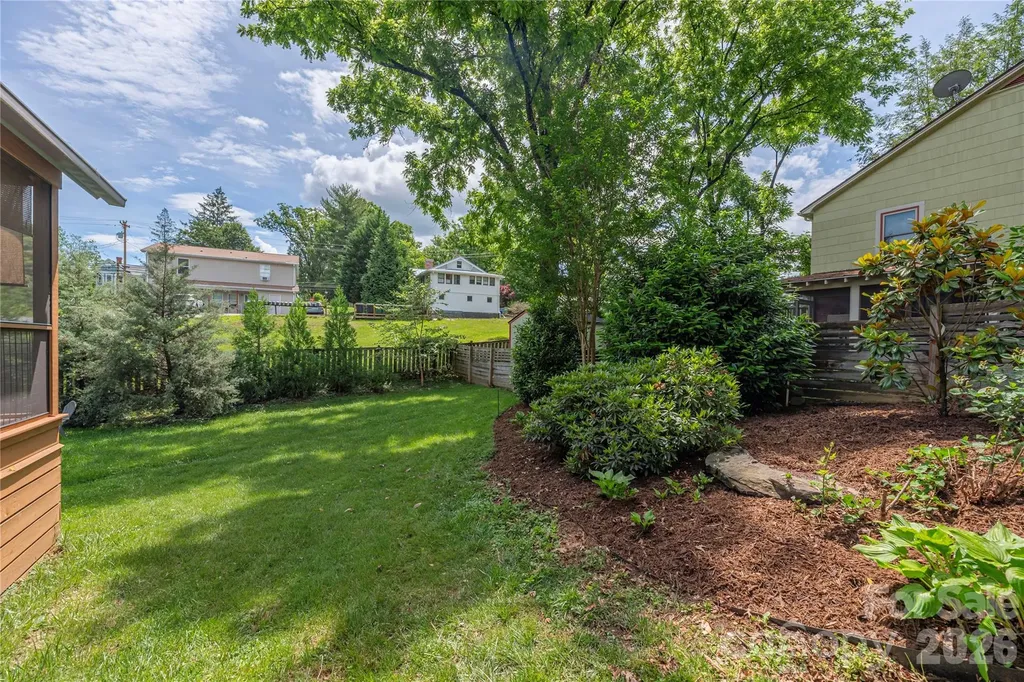 5 Grove Street Weaverville NC 28787