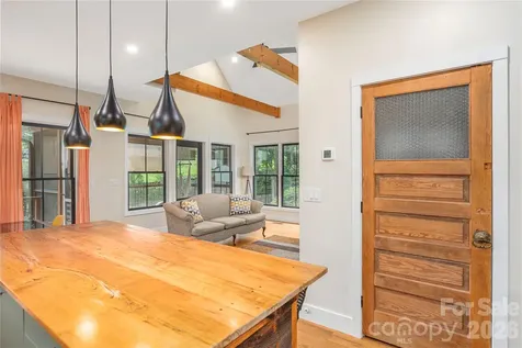5 Grove Street Weaverville NC 28787