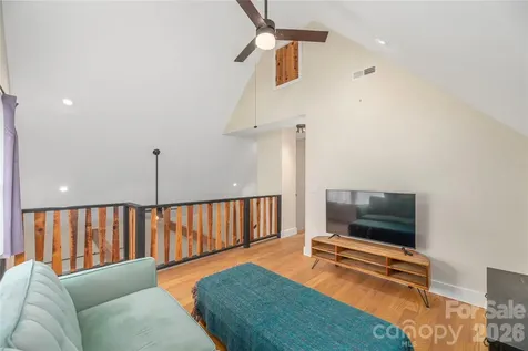 5 Grove Street Weaverville NC 28787