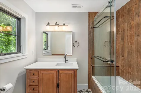 5 Grove Street Weaverville NC 28787