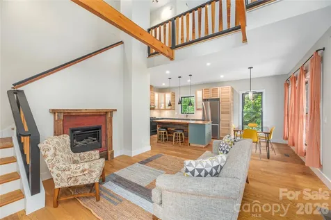 5 Grove Street Weaverville NC 28787