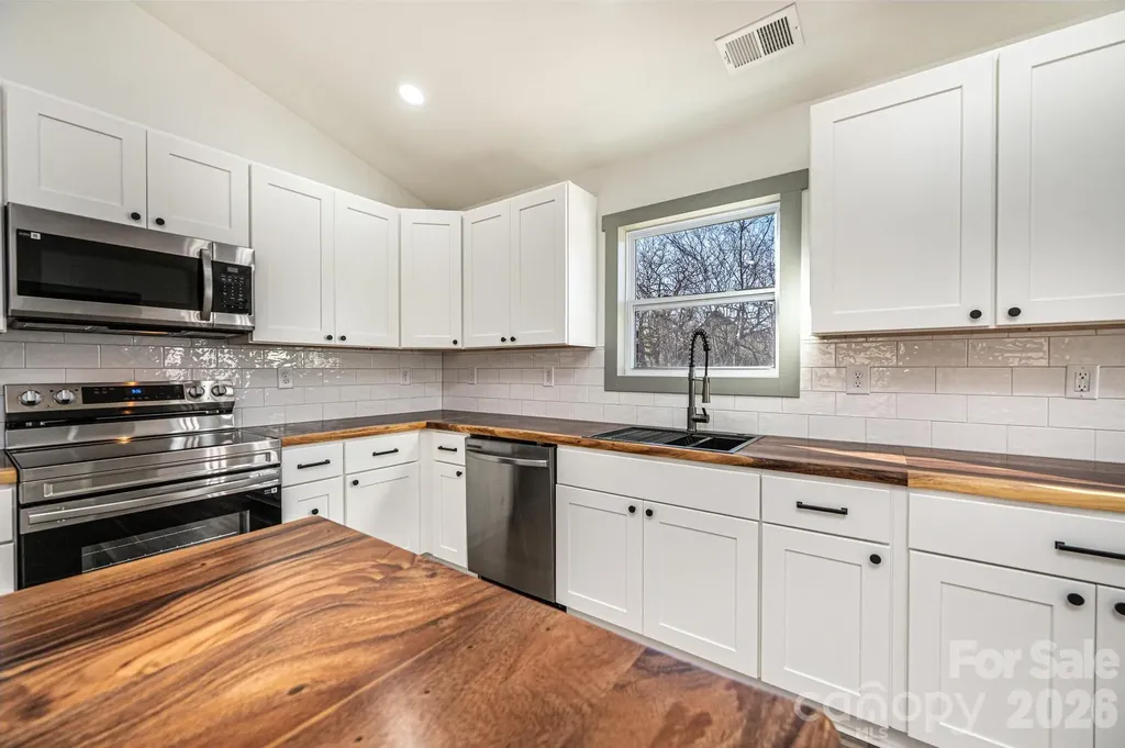 2017 Bailey Drive Hickory NC 28601