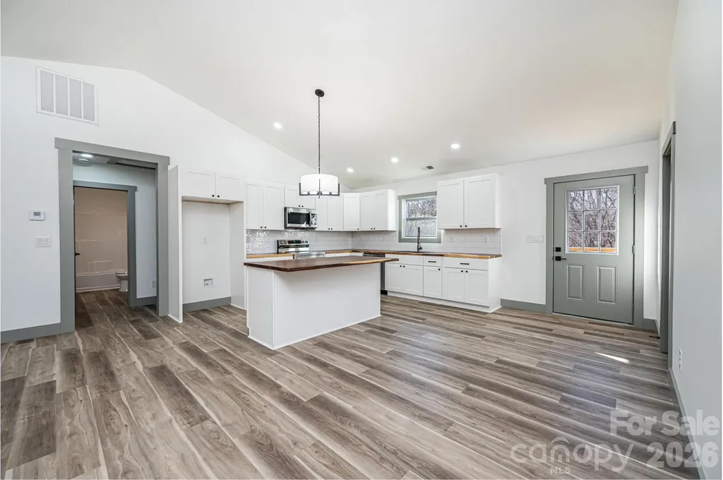 2017 Bailey Drive Hickory NC 28601