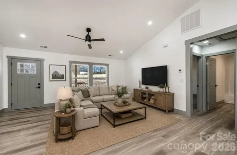 2017 Bailey Drive Hickory NC 28601