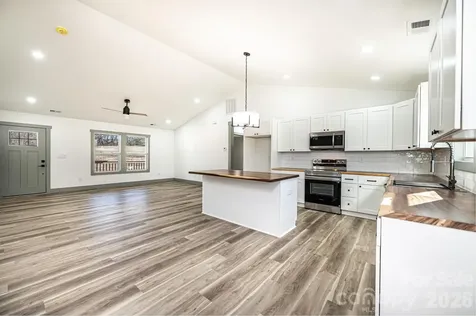 2017 Bailey Drive Hickory NC 28601