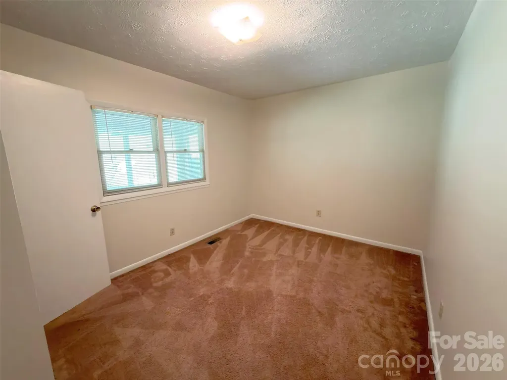 22 Mcminn Road Hendersonville NC 28792