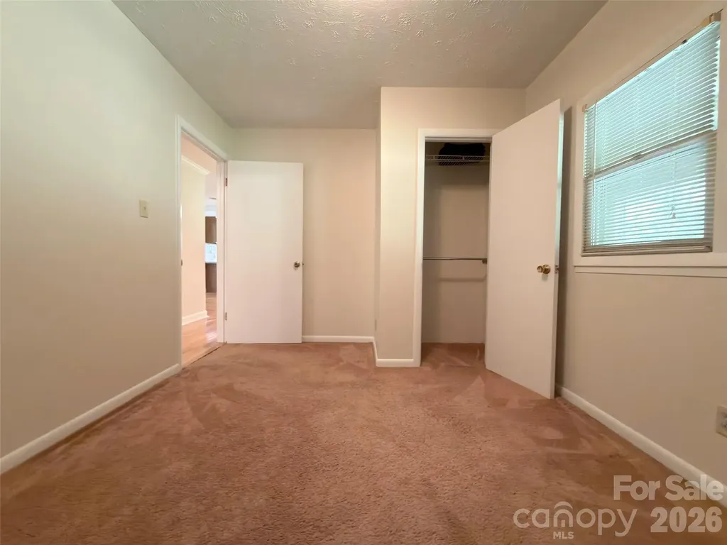 22 Mcminn Road Hendersonville NC 28792