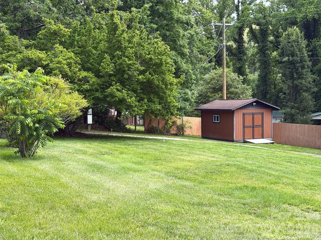 22 Mcminn Road Hendersonville NC 28792