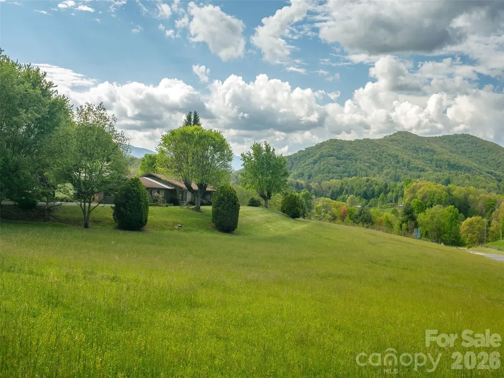 110 Crest View Road Burnsville NC 28714