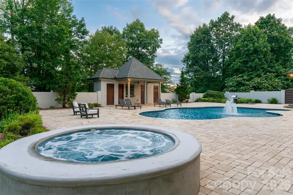 316 S Braeside Court Asheville NC 28803