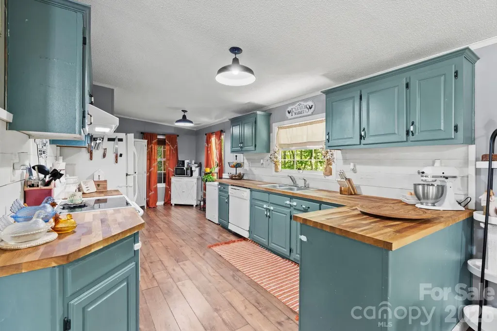 122 Fallswood Court Hendersonville NC 28739