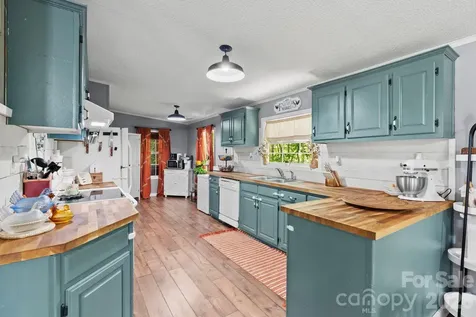122 Fallswood Court Hendersonville NC 28739