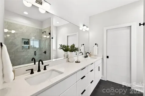 5044 Double Lakes Drive Charlotte NC 28212