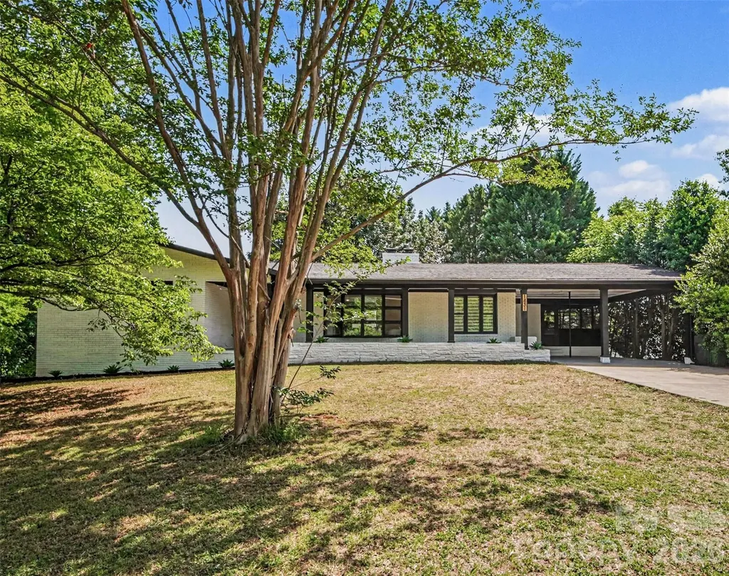 1831 Elizabeth Oaks Avenue Charlotte NC 28216