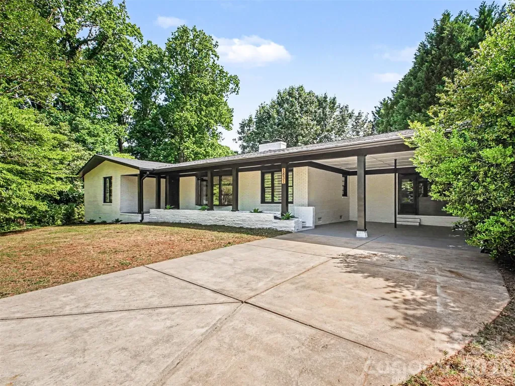 1831 Elizabeth Oaks Avenue Charlotte NC 28216