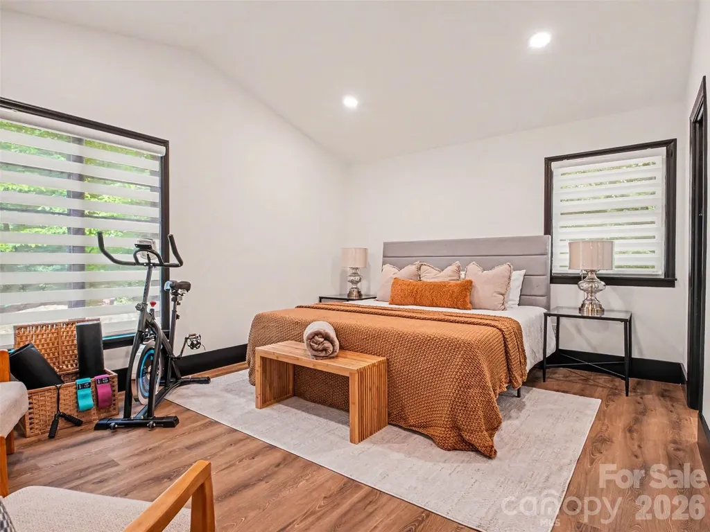 1831 Elizabeth Oaks Avenue Charlotte NC 28216
