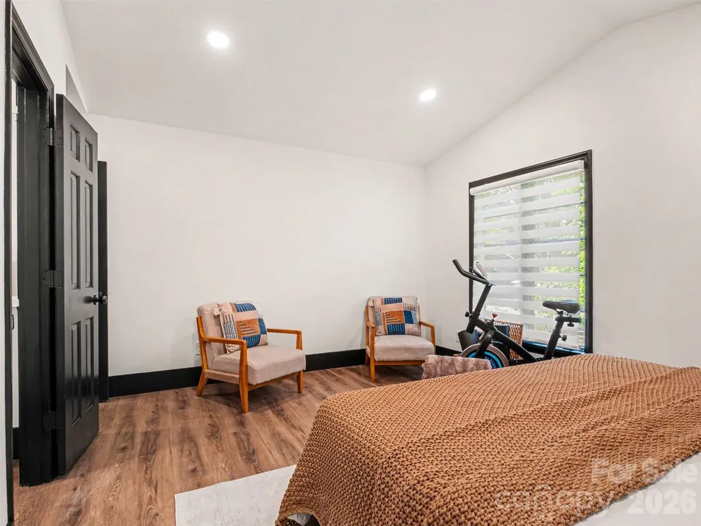 1831 Elizabeth Oaks Avenue Charlotte NC 28216