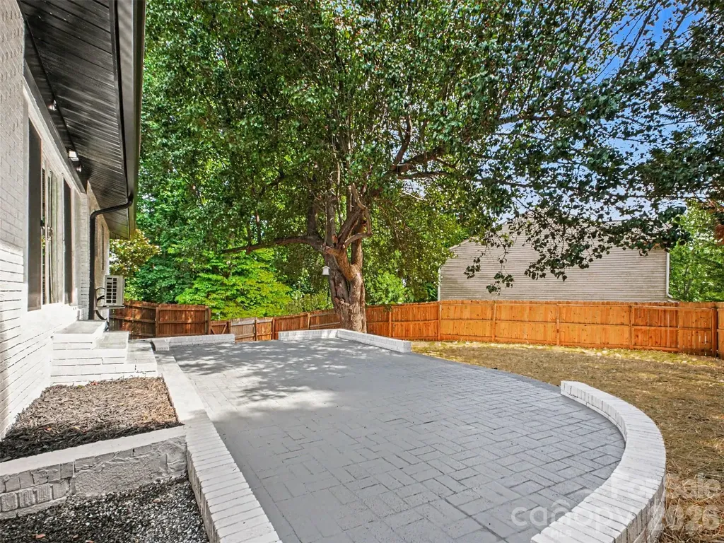 1831 Elizabeth Oaks Avenue Charlotte NC 28216