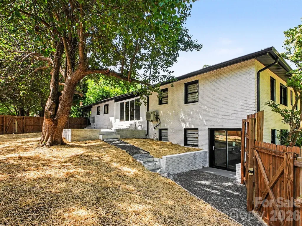 1831 Elizabeth Oaks Avenue Charlotte NC 28216