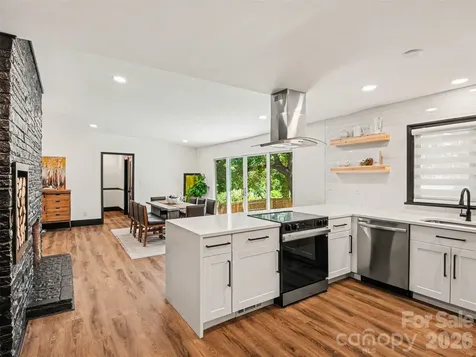 1831 Elizabeth Oaks Avenue Charlotte NC 28216