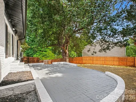 1831 Elizabeth Oaks Avenue Charlotte NC 28216