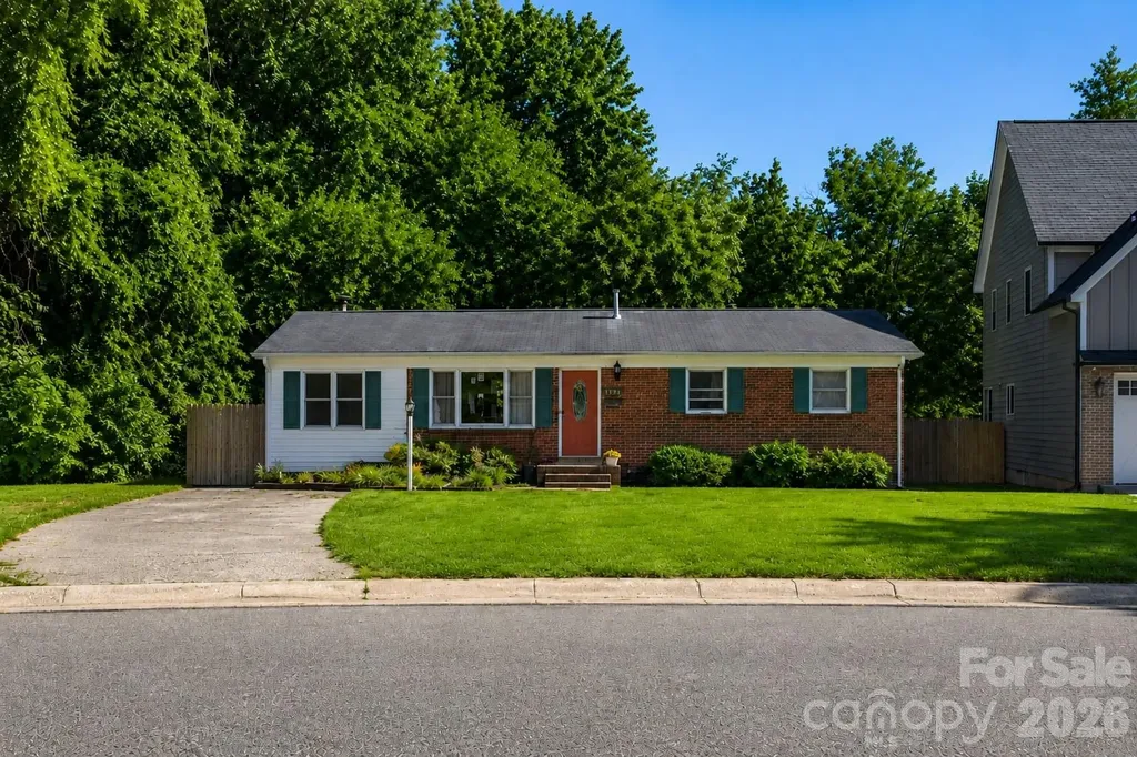 1122 Zion Court Charlotte NC 28209