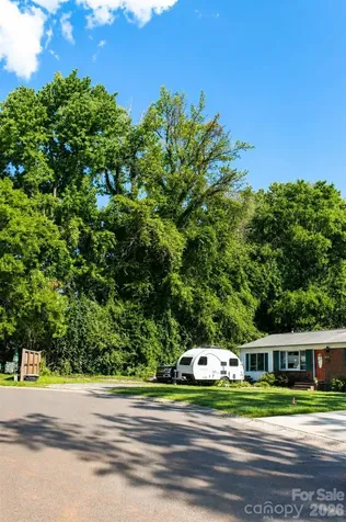 1122 Zion Court Charlotte NC 28209
