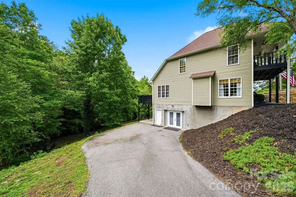 909 36th Avenue NW Hickory NC 28601
