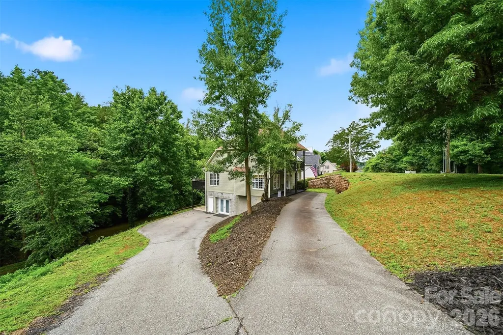 909 36th Avenue NW Hickory NC 28601
