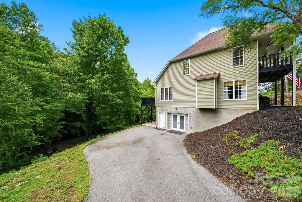 909 36th Avenue NW Hickory NC 28601