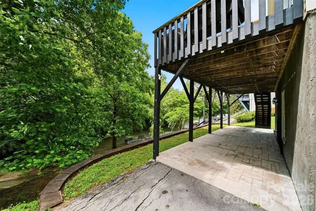 909 36th Avenue NW Hickory NC 28601