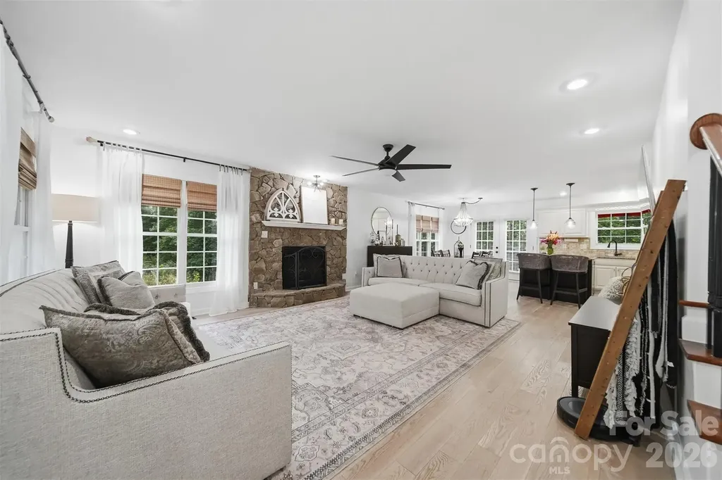 909 36th Avenue NW Hickory NC 28601
