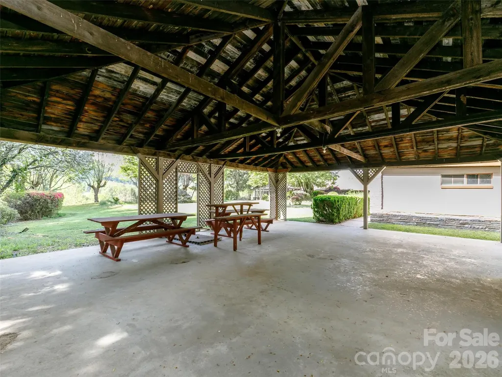 110 Crest View Road Burnsville NC 28714