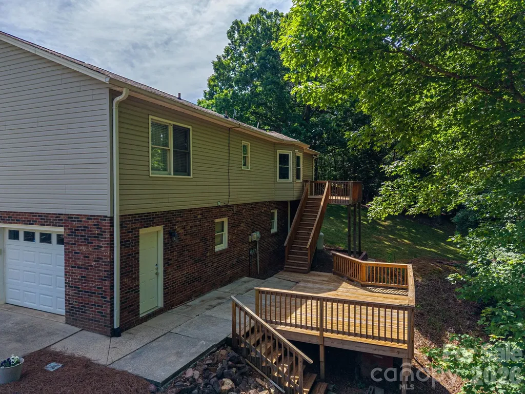 6097 Tuckborough Road Hickory NC 28602
