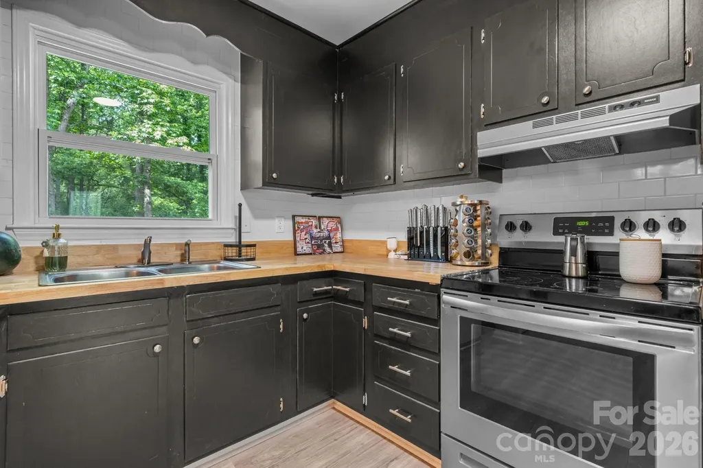 2120 40th Avenue Court NE Hickory NC 28601