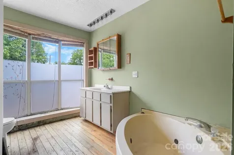 160 & 164 Arlington Street Forest City NC 28043