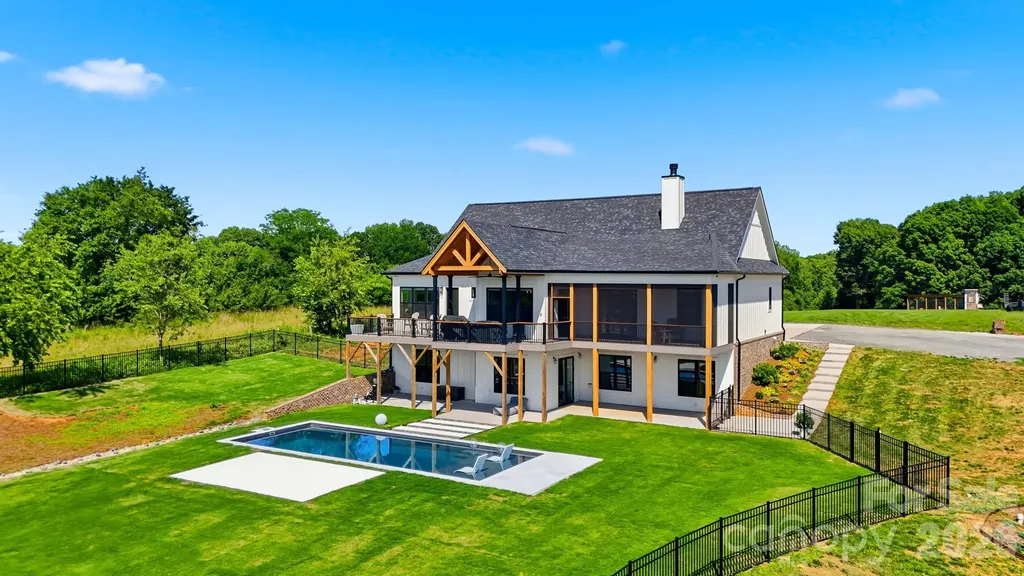 2322 Moss Farm Road Hickory NC 28602