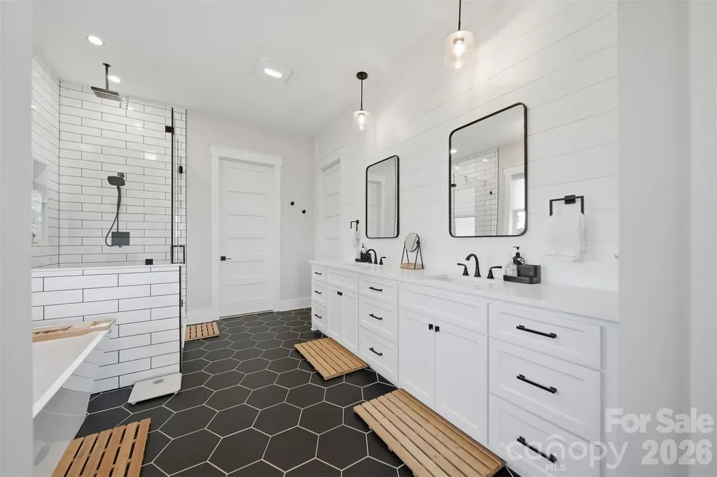 2322 Moss Farm Road Hickory NC 28602