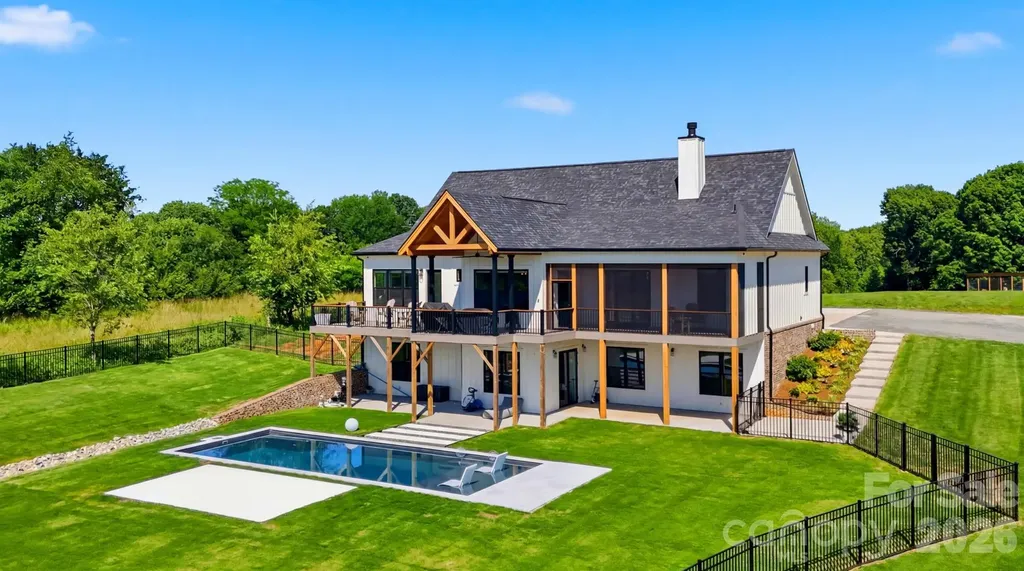 2322 Moss Farm Road Hickory NC 28602