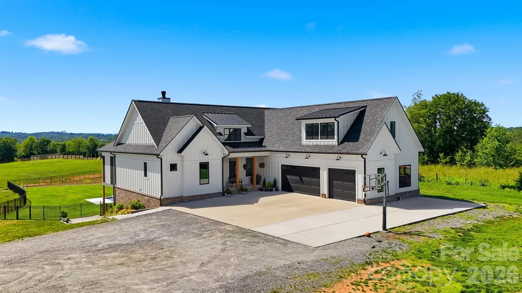 2322 Moss Farm Road Hickory NC 28602