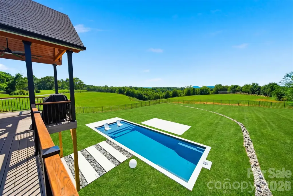 2322 Moss Farm Road Hickory NC 28602