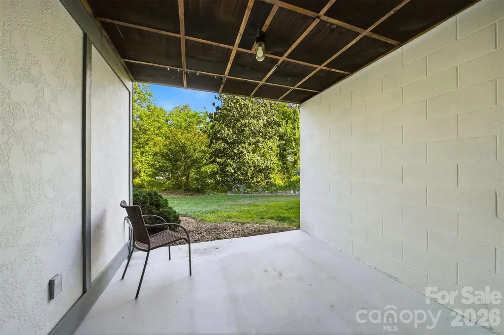 19 Heron Cove Loop Hickory NC 28601