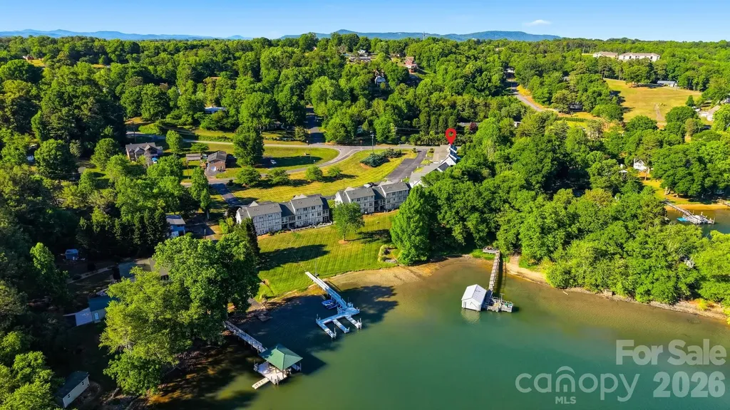19 Heron Cove Loop Hickory NC 28601