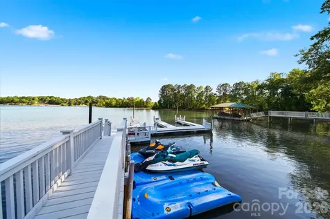 19 Heron Cove Loop Hickory NC 28601
